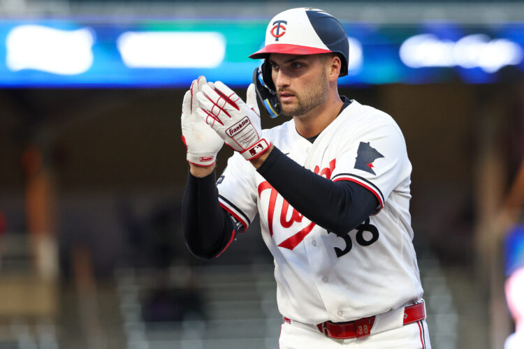 Twins hold on for frigid win over Tigers